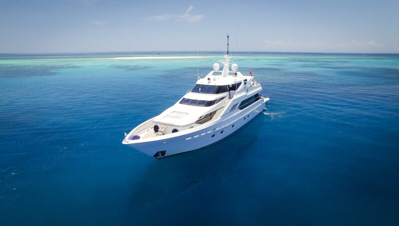 Luxury Great Barrier Reef tour from Port Douglas on MY Flying Fish