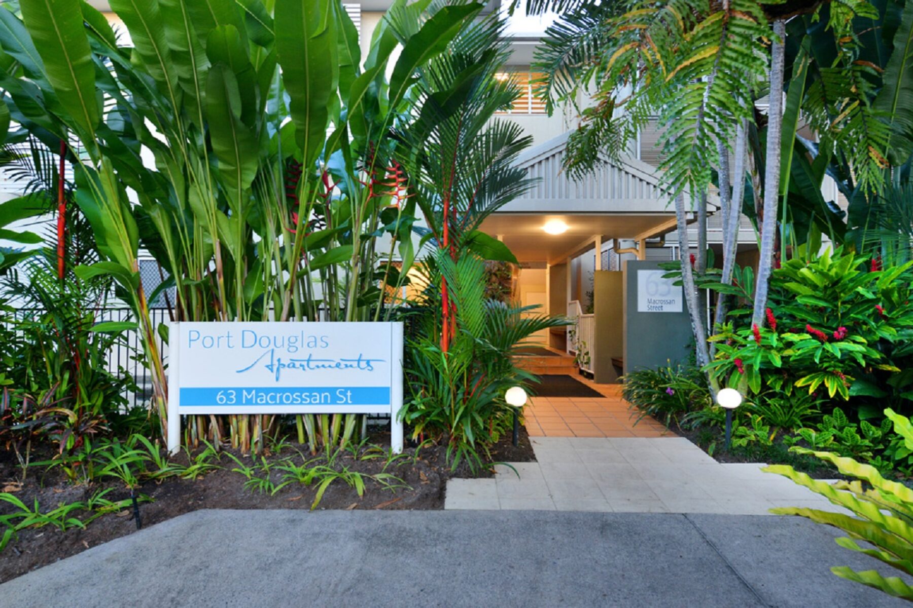 port-douglas-accommodation-port-douglas-apartments-hero-shot