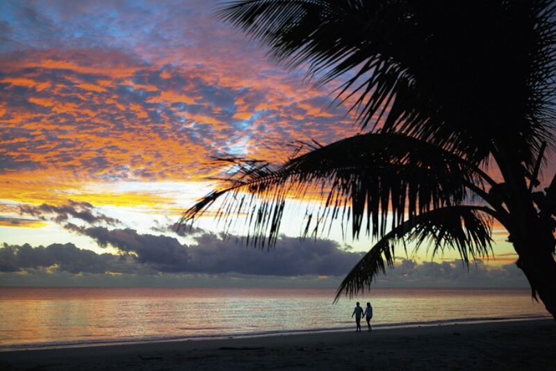 port-douglas-four-mile-beach-sunset-walking