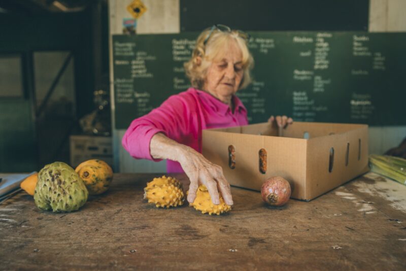 scomazzons-farm-tropical-fresh-fruit-packing